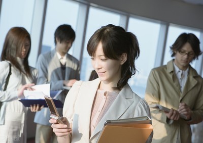 五类人员被限制出境，自费留学中介服务需谨慎